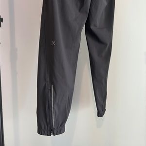 Surge Lululemon Joggers Size (M)